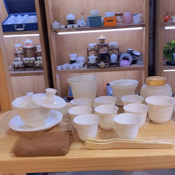 水墨千里羊脂玉套装带茶叶罐