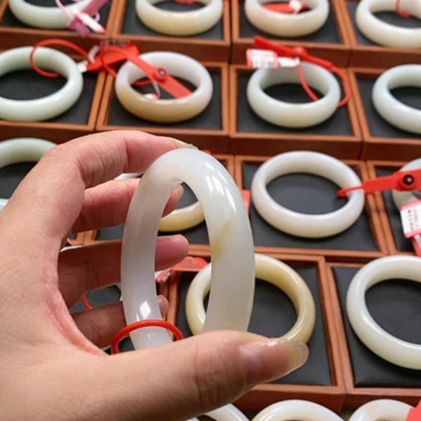 【闪购商品】未镶嵌手镯和田玉