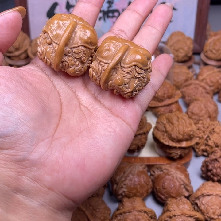 吊坠文玩核桃一根筋雕刻的鲤鱼戏莲