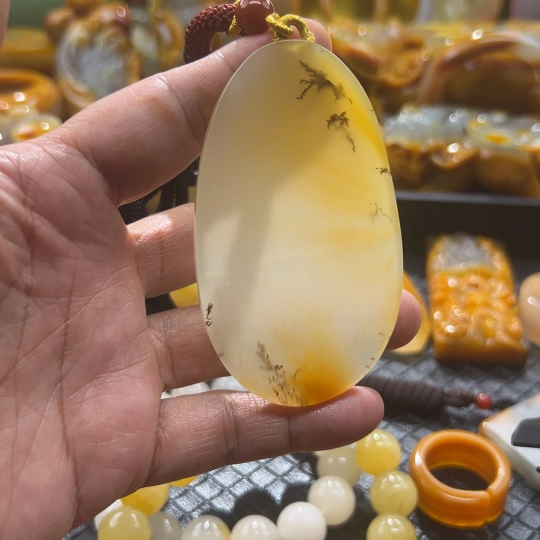 石英质玉未镶嵌颈饰