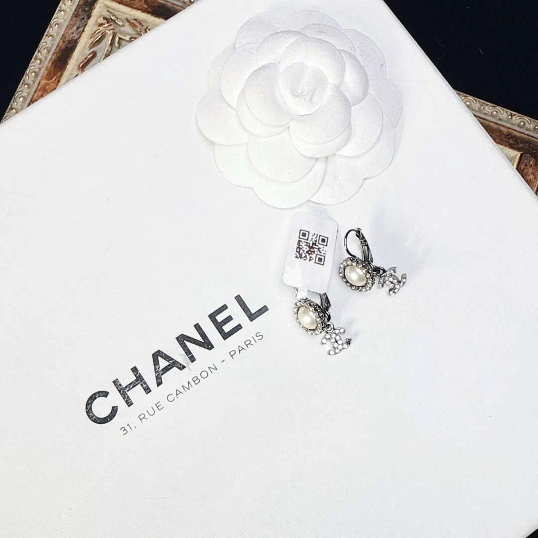 95新 Chanel/香奈儿 柚礼/香奈儿珍珠扫肩耳钉lz408559