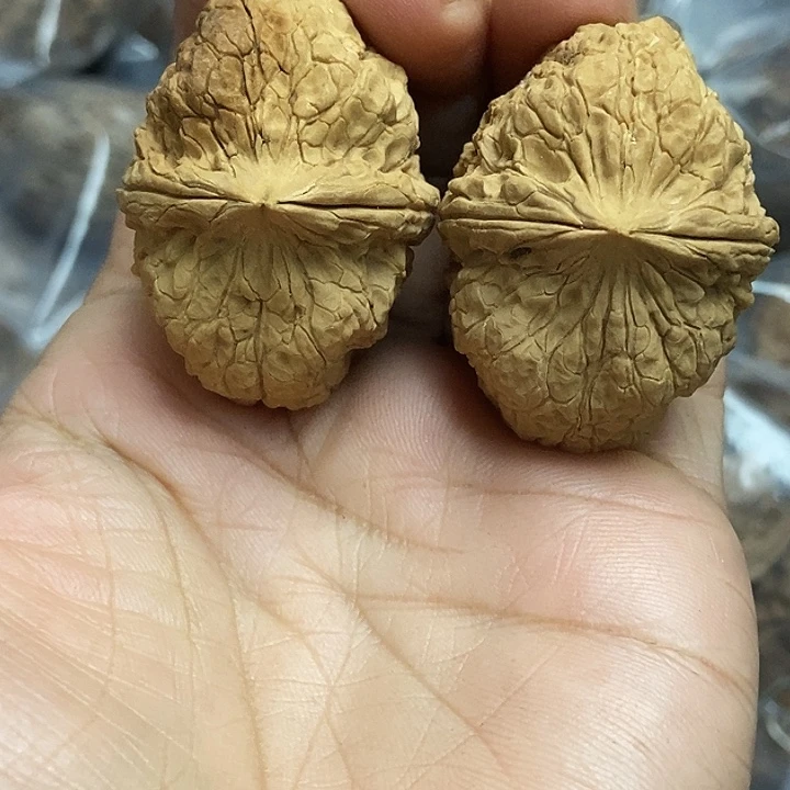 文玩核桃把件云南铁核桃基地14