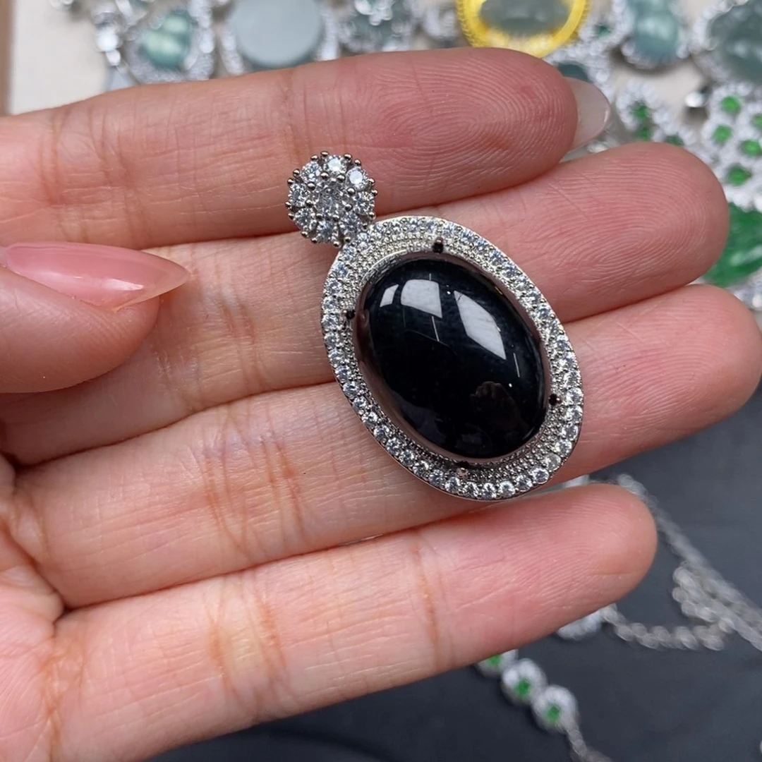 翡翠颈饰未镶嵌翡翠