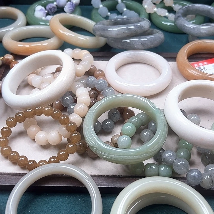 若***࿐石英质玉手镯未镶嵌