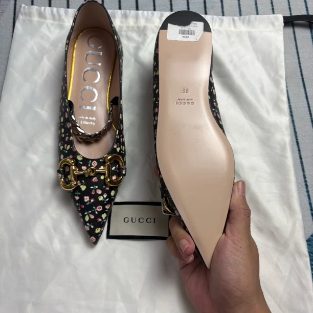 未使用 GUCCI/古驰 古驰花纹链条尖头平底鞋三六码