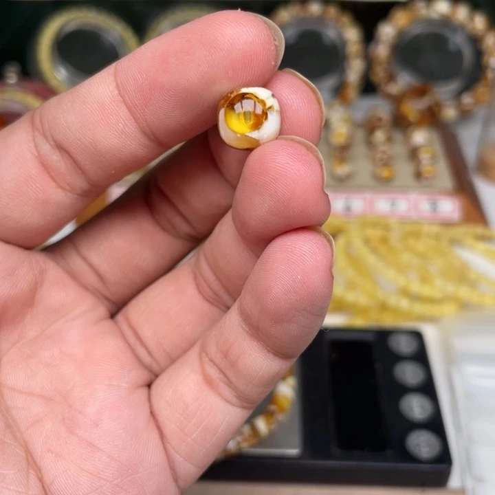 J***Y琥珀未镶嵌裸石80号