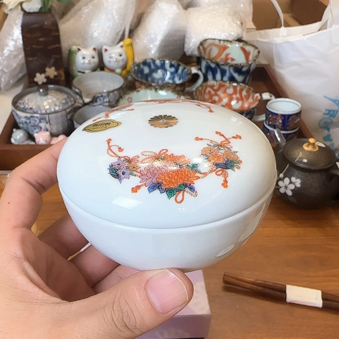 在家门口看到他俩小孩