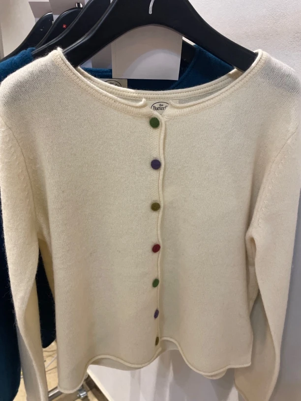 027 秋装新款女韩版宽松简约单排扣纯色羊毛开衫百搭休闲圆领毛衣