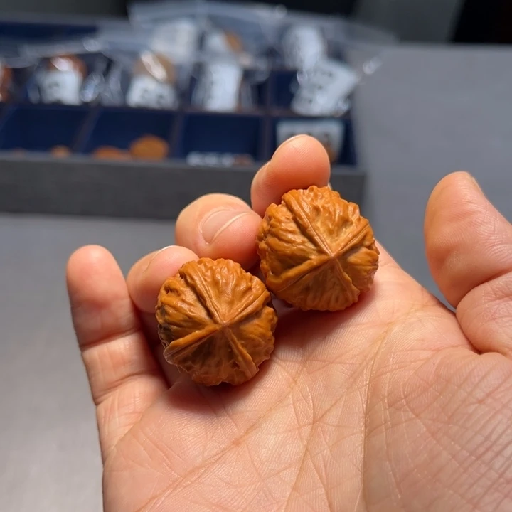 文玩核桃把件四棱559