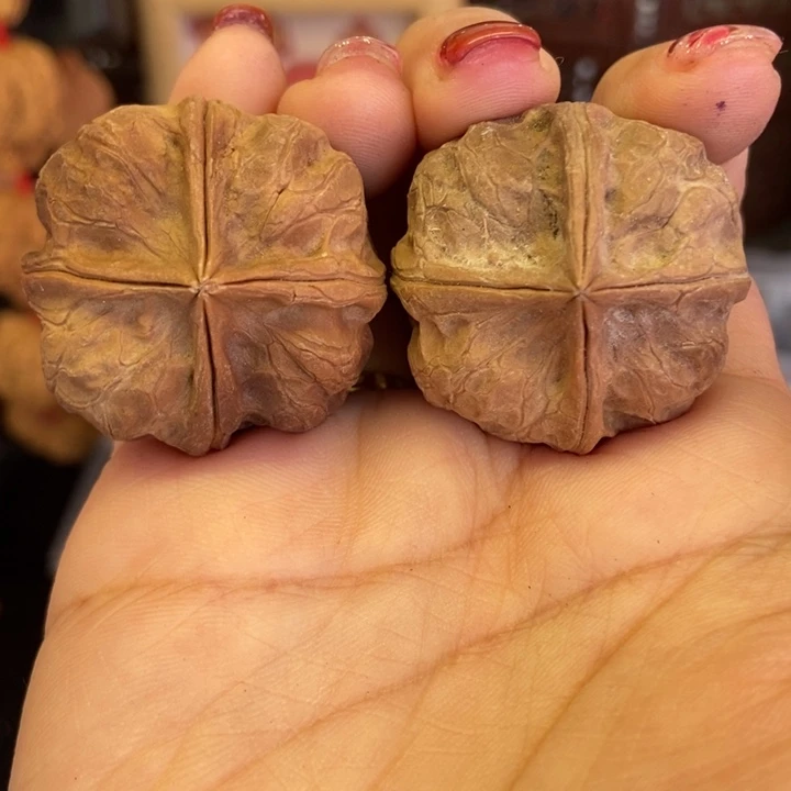 文玩核桃吊坠南瓜四棱有沙眼不退不换