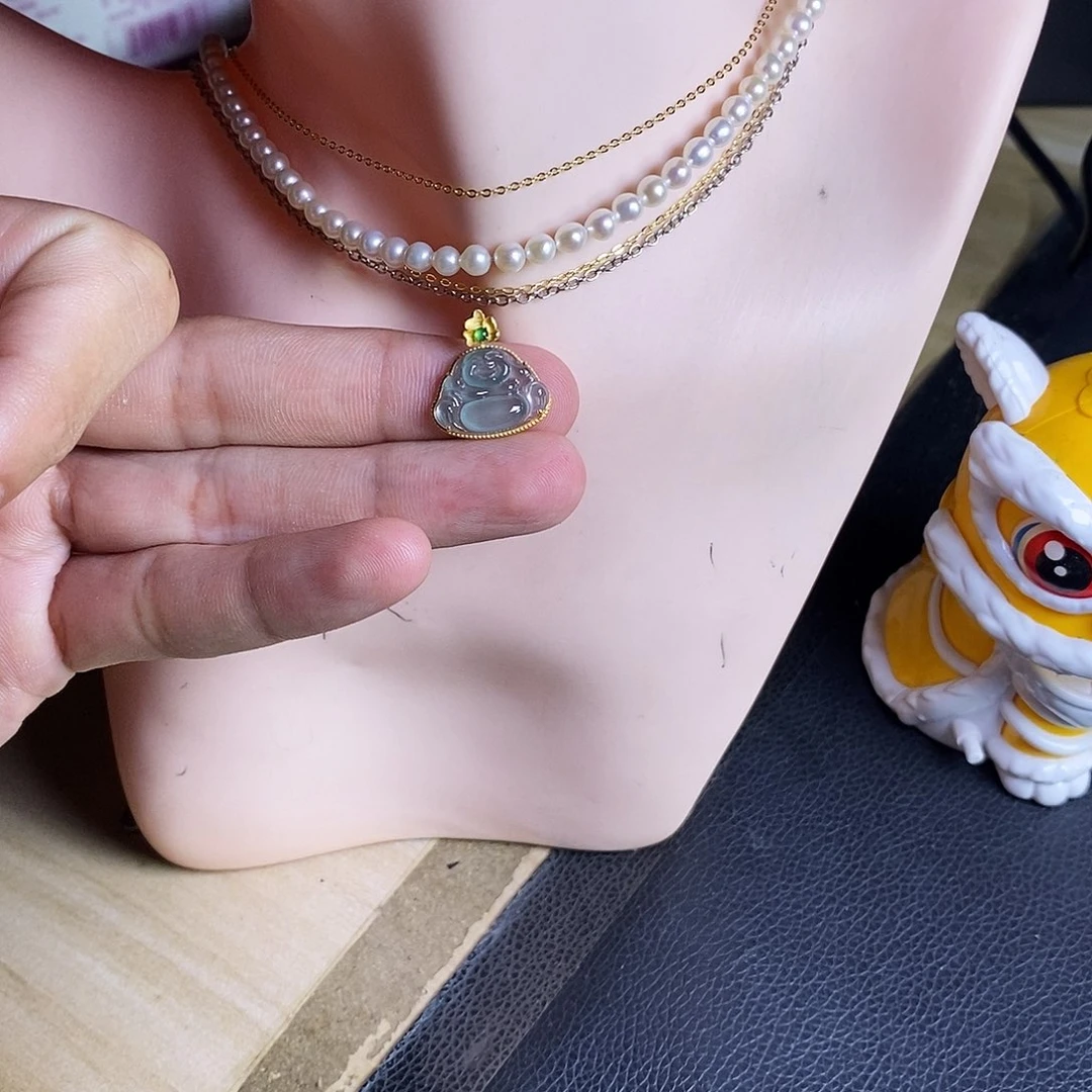 颈饰18K金镶嵌翡翠