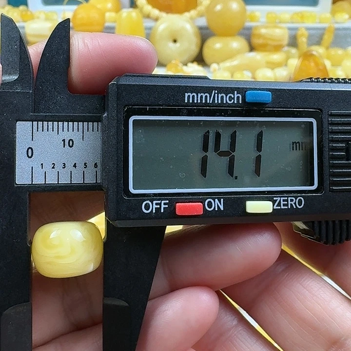 **** 蜜蜡未镶嵌裸石48杂