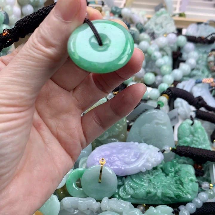 翡翠未镶嵌颈饰吊坠