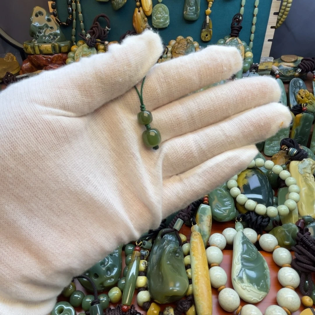 岫岩老玉（透闪石质玉）未镶嵌颈饰