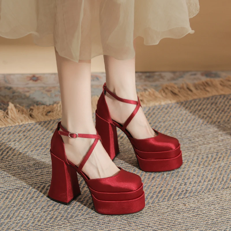 防水台交叉带方头婚鞋敬酒服鞋子2025年新款夏季高跟鞋女时装凉鞋