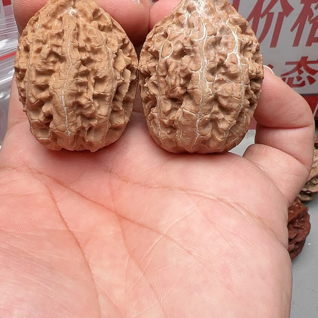 文玩核桃吊坠刺花灯笼