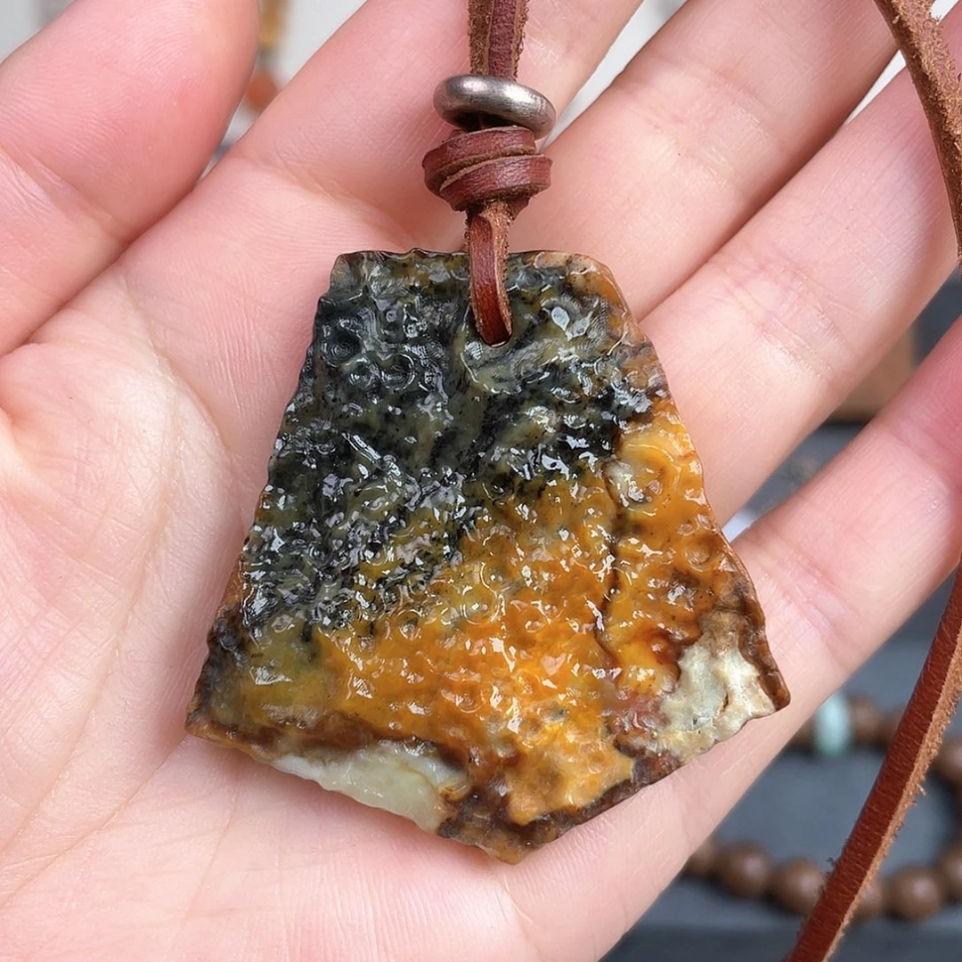 蛇纹石玉未镶嵌颈饰