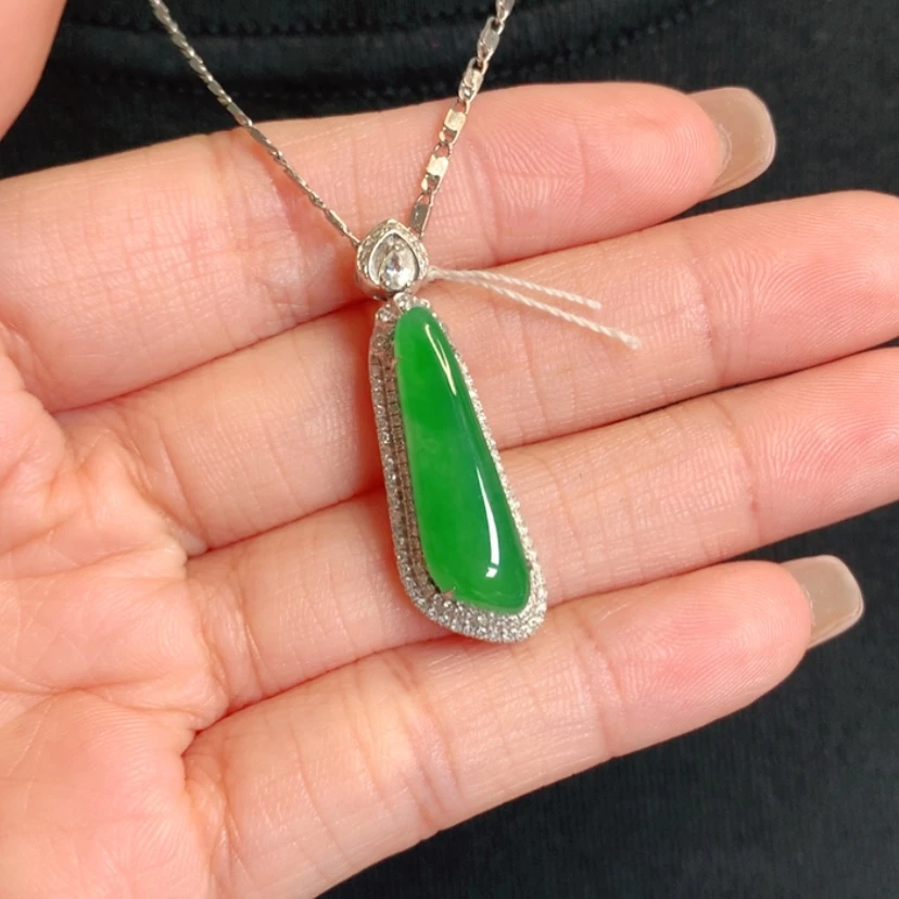 【闪购商品】颈饰18K金镶嵌翡翠特色戒面