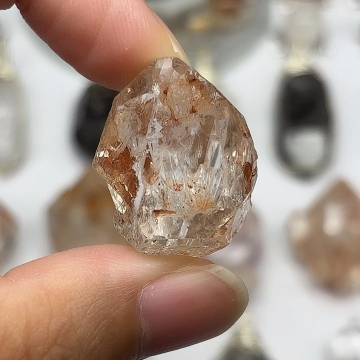 颈饰水晶未镶嵌巴基斯坦红泥闪灵钻25mm