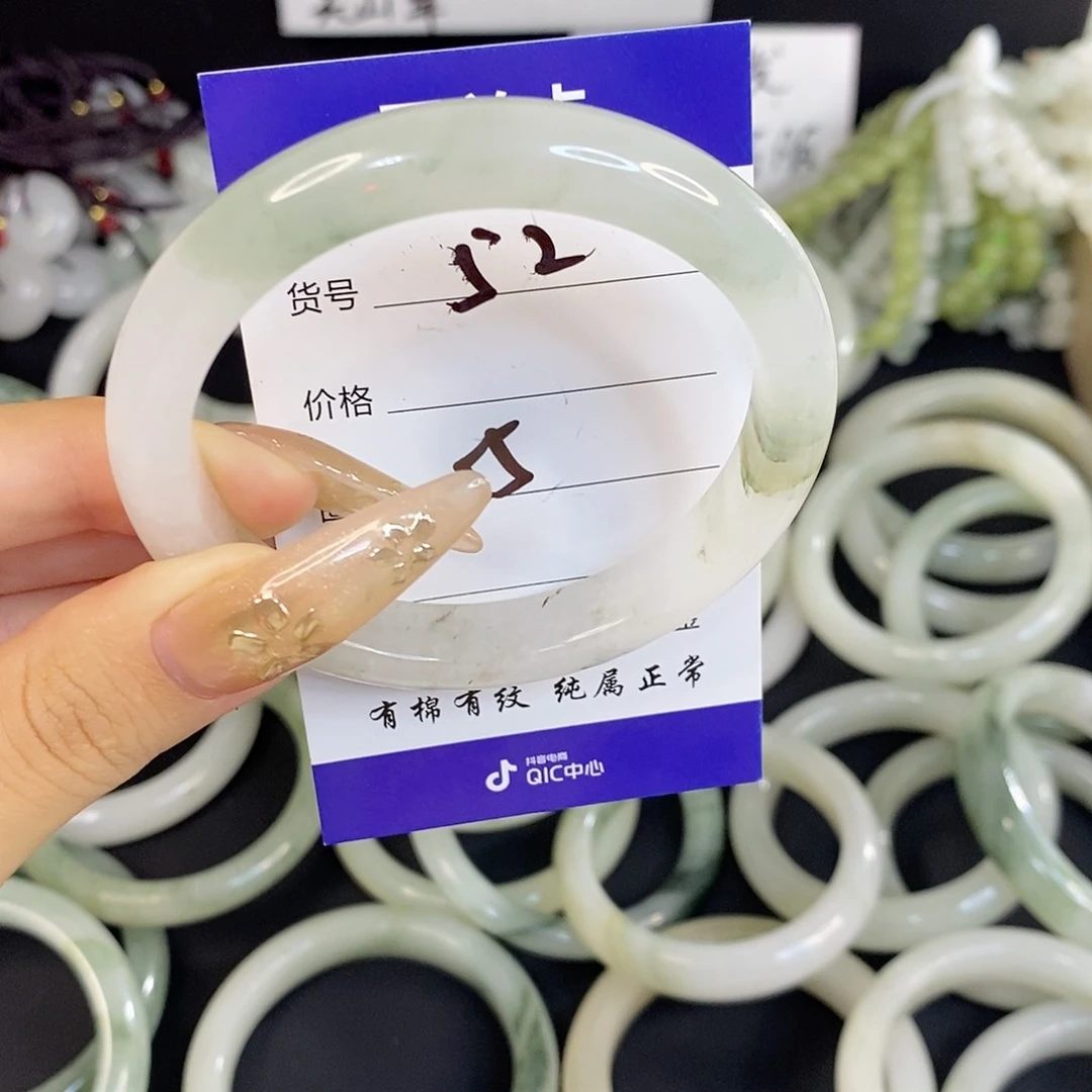 未镶嵌手镯石英质玉