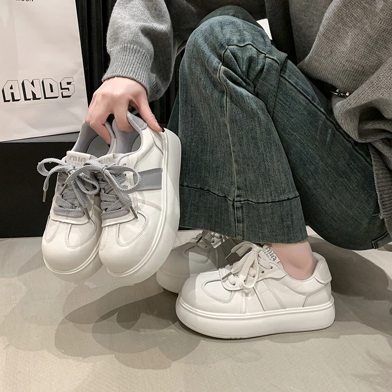 厚底小白鞋女2025春季新款软底休闲鞋复古增高小众系带运动板鞋女