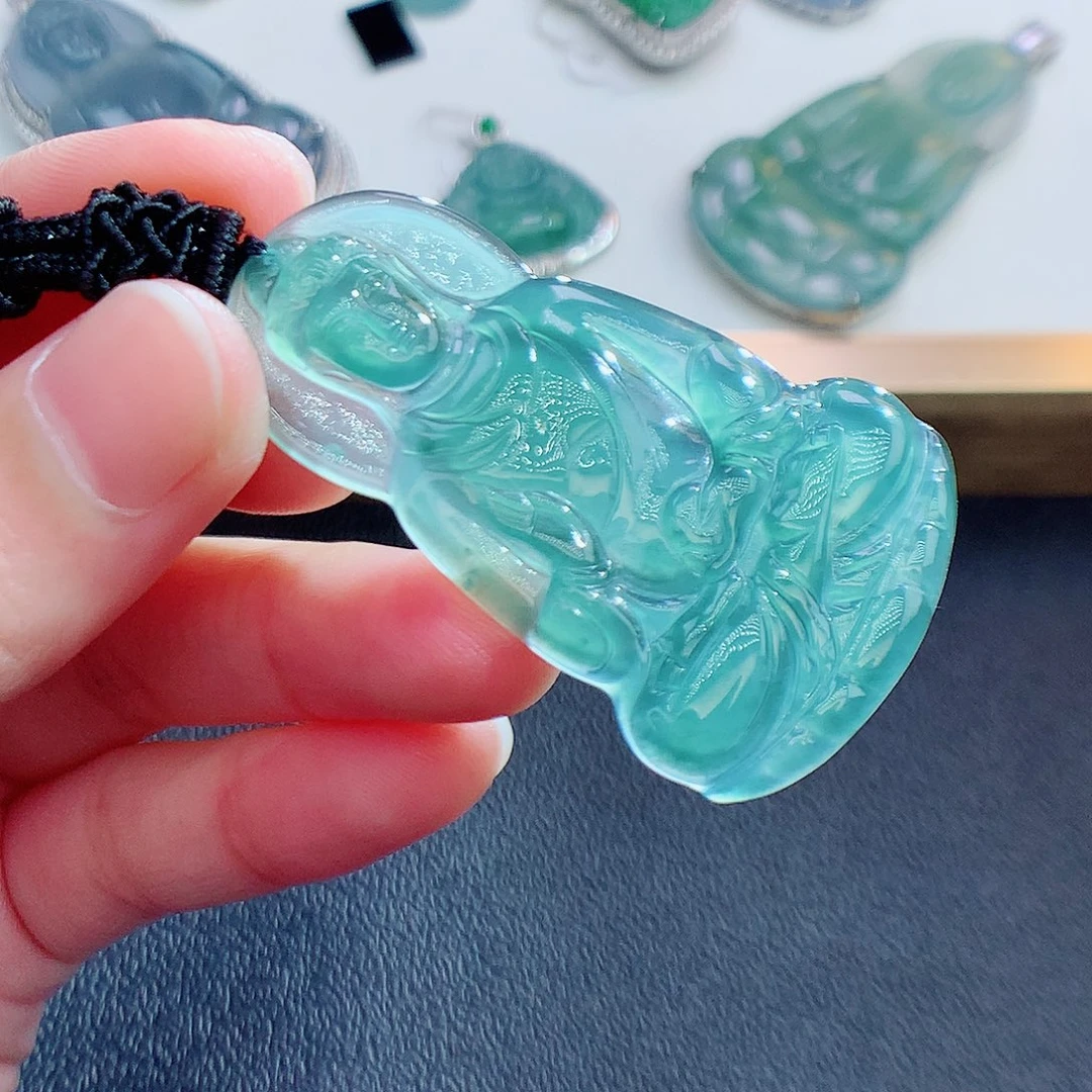 翡翠颈饰未镶嵌翡翠