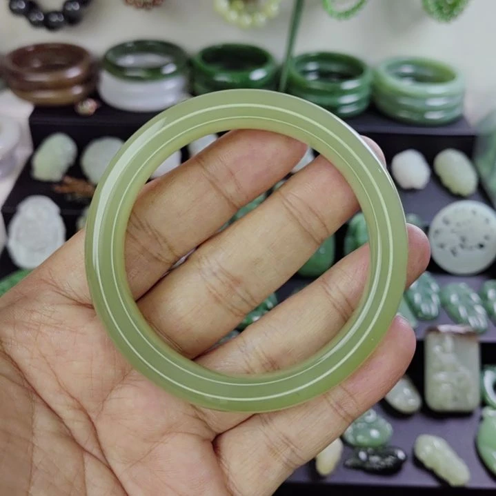 和田玉未镶嵌吊坠(赠链)