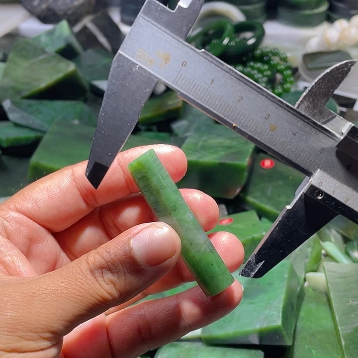 和田玉（糖玉）未镶嵌珠宝奇石