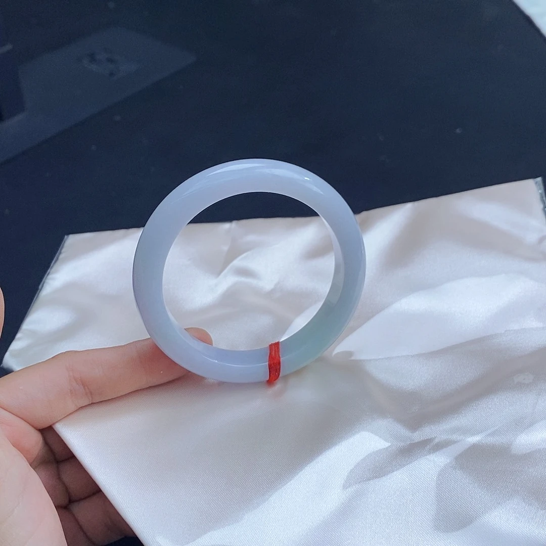 翡翠手镯未镶嵌翡翠