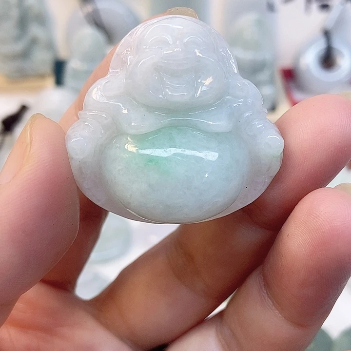 翡翠未镶嵌颈饰佛公