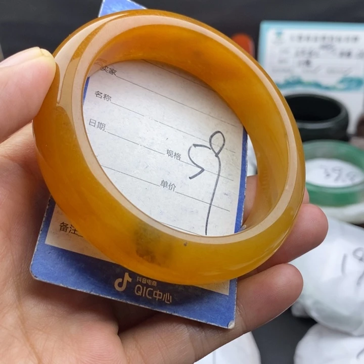 未镶嵌手镯石英质玉