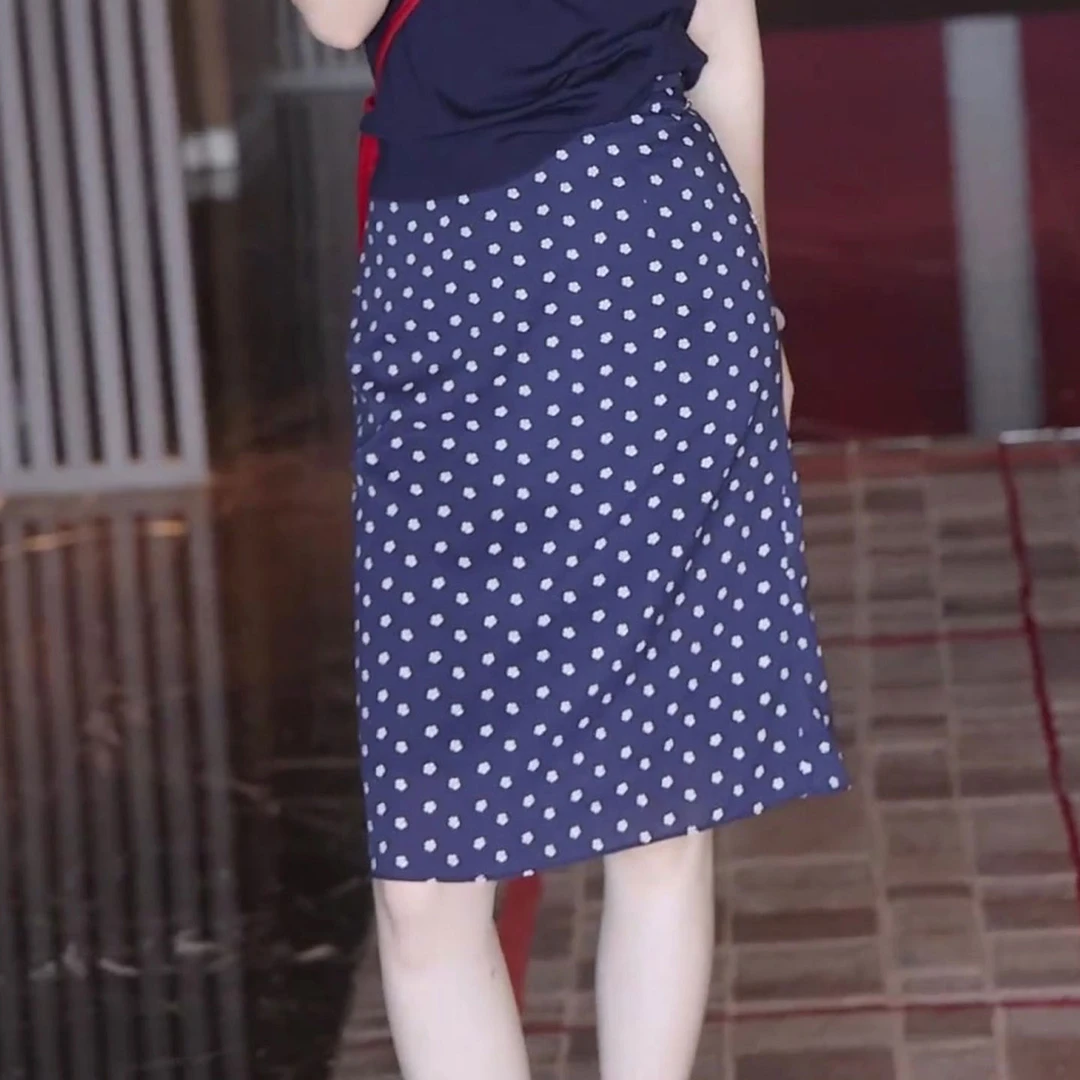 法式小众别致优雅中长款裙子女撞色波点设计感2025夏季显瘦半身裙