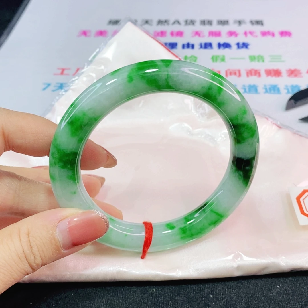 未镶嵌手镯（圆镯）翡翠60圈辣阳绿飘花