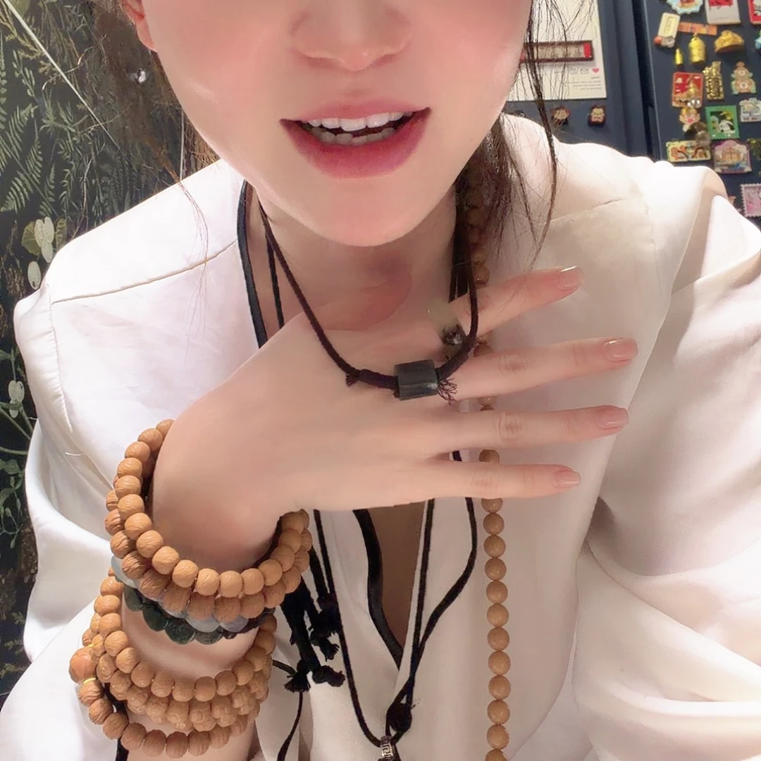 和田玉未镶嵌颈饰路路通