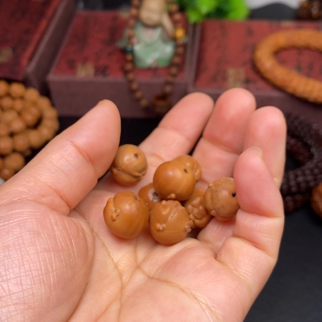 刘***强吊坠猴头核桃橄榄猴头