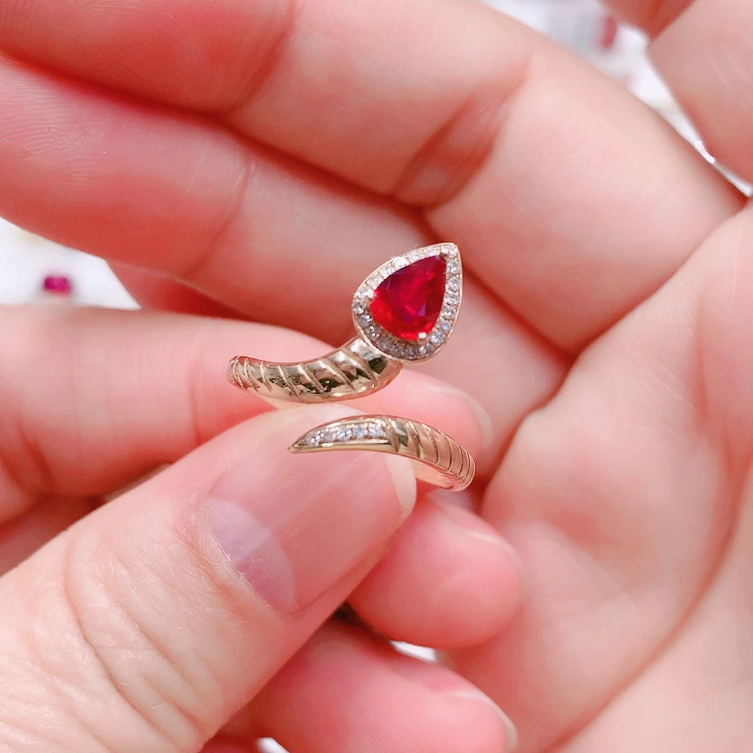红宝石戒指18K金镶嵌