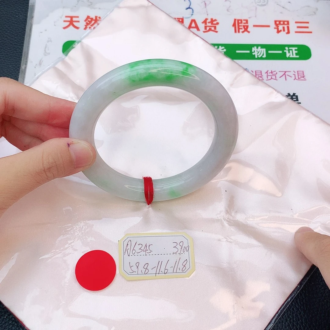翡翠手镯未镶嵌翡翠