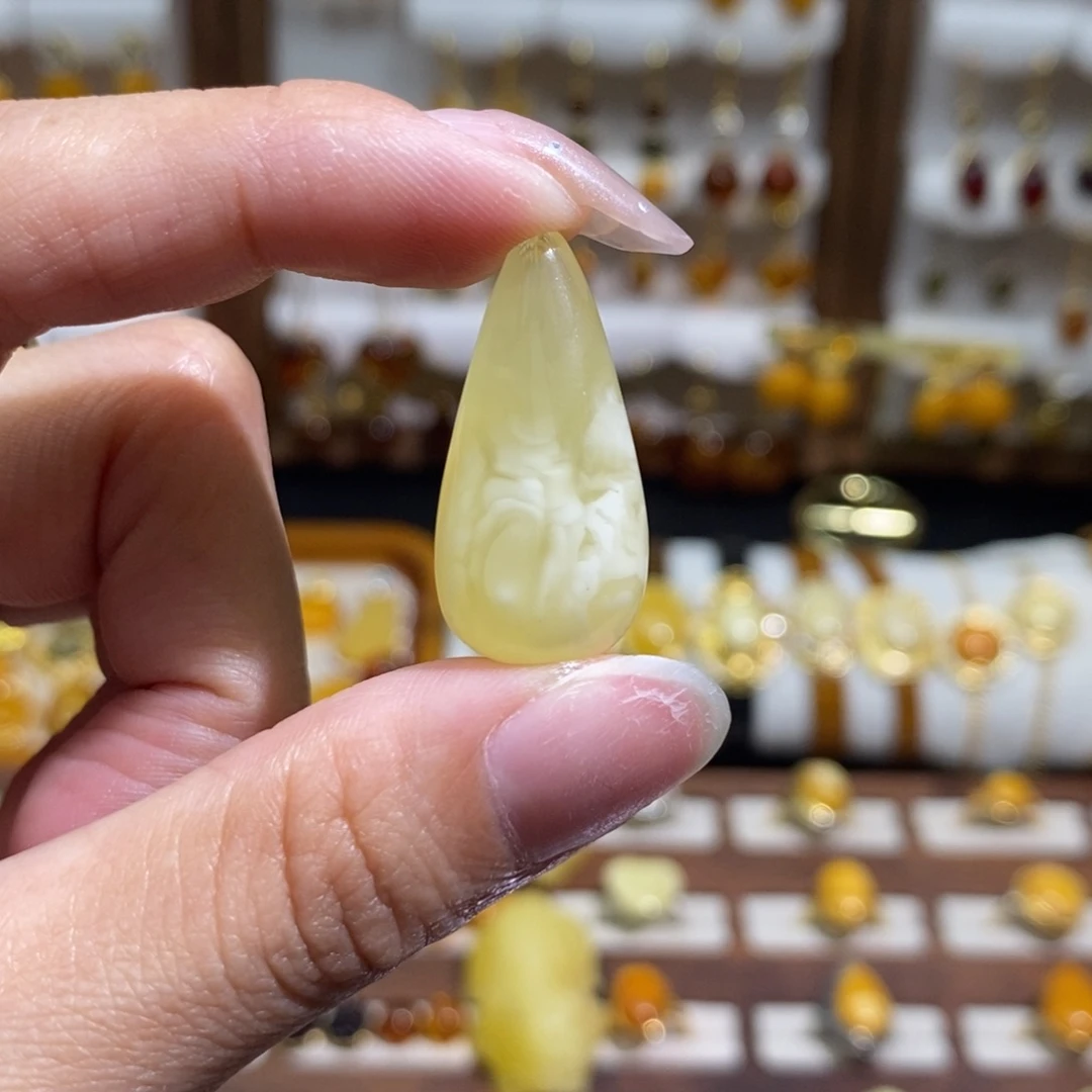 未镶嵌琥珀裸石成品