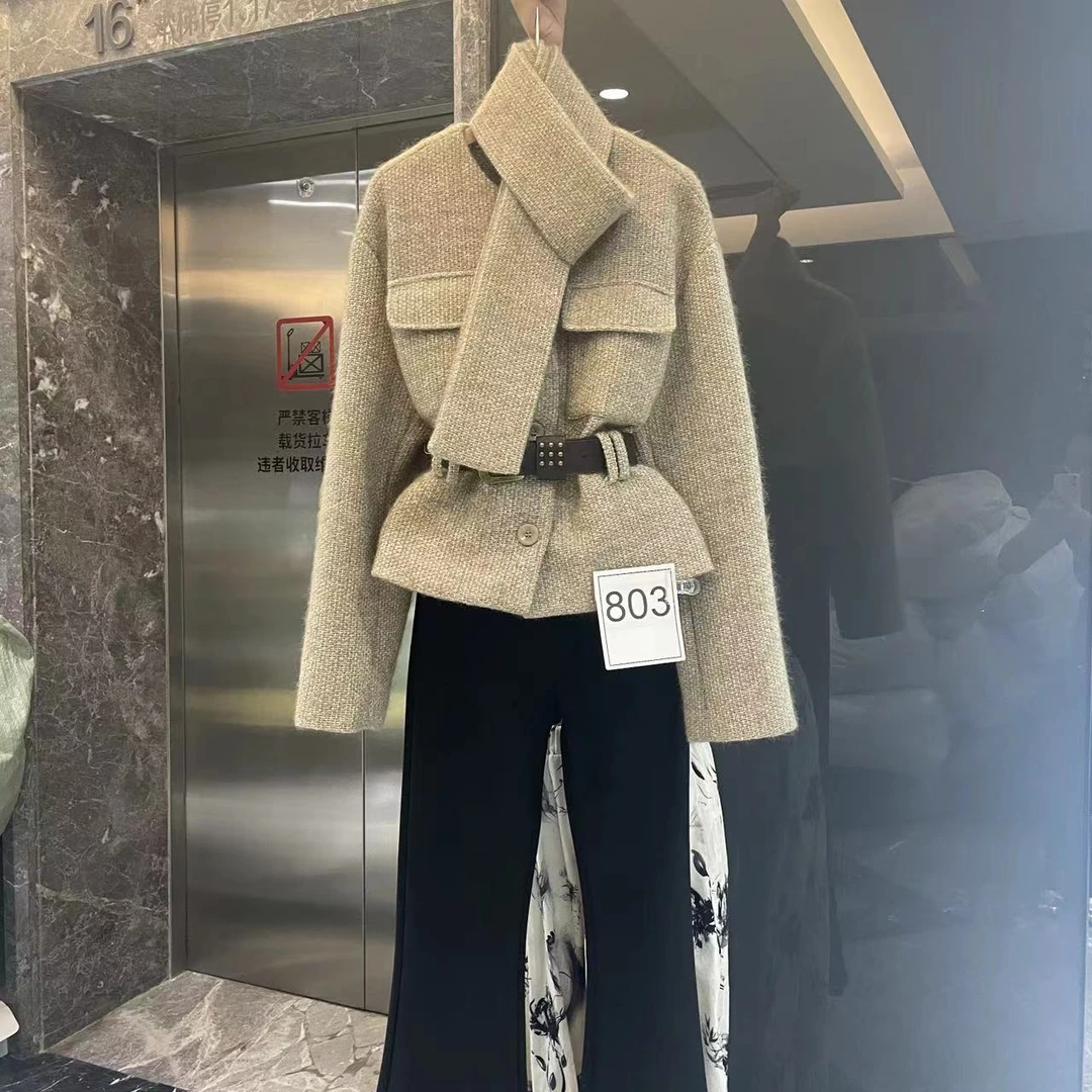 气质驼色设计感围脖领毛呢短外套加绒长裤套装女秋冬收腰显瘦