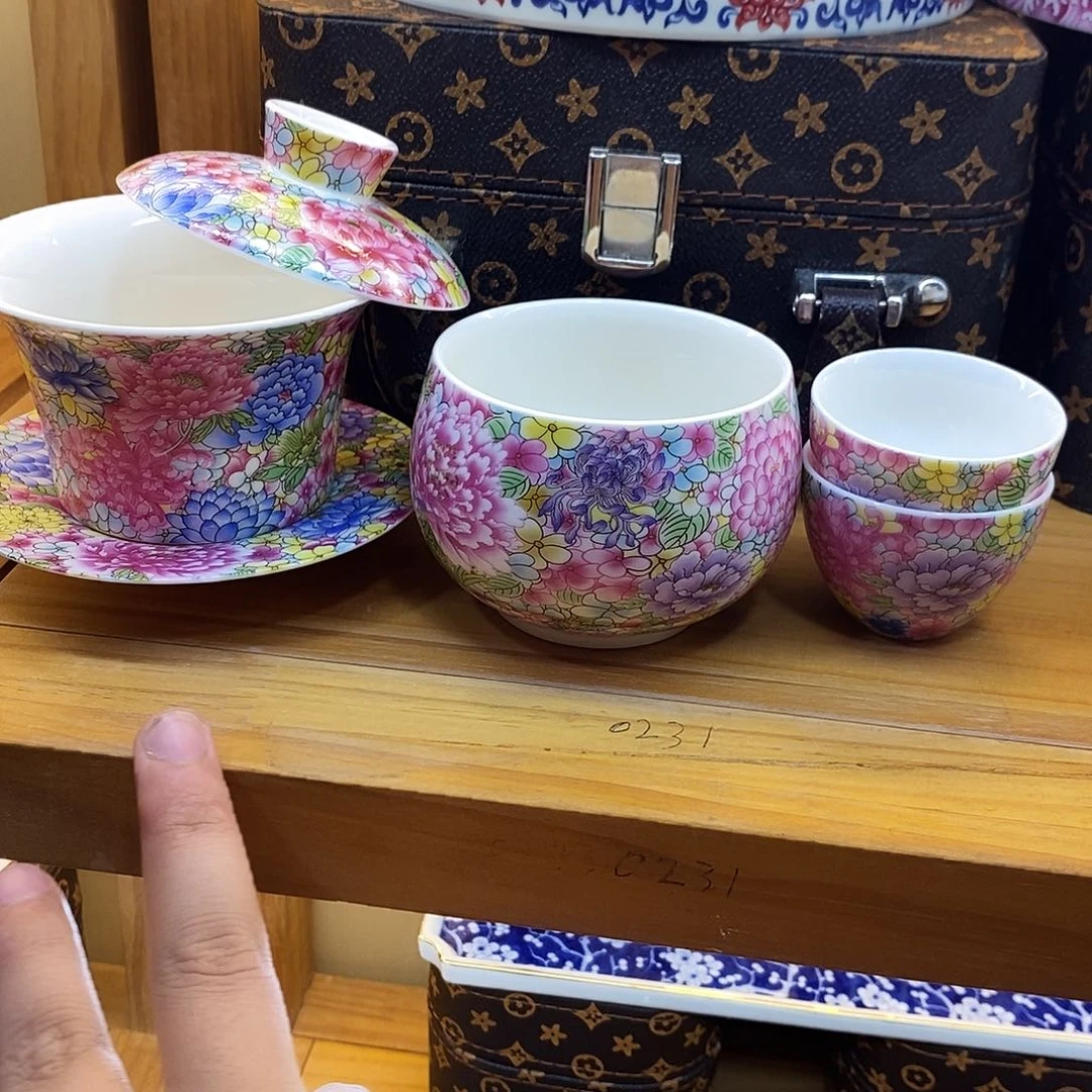 盖碗里的水煮开后放入