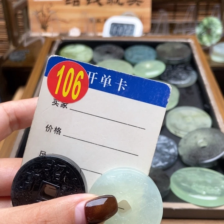 未镶嵌蛇纹石玉挂件湖*