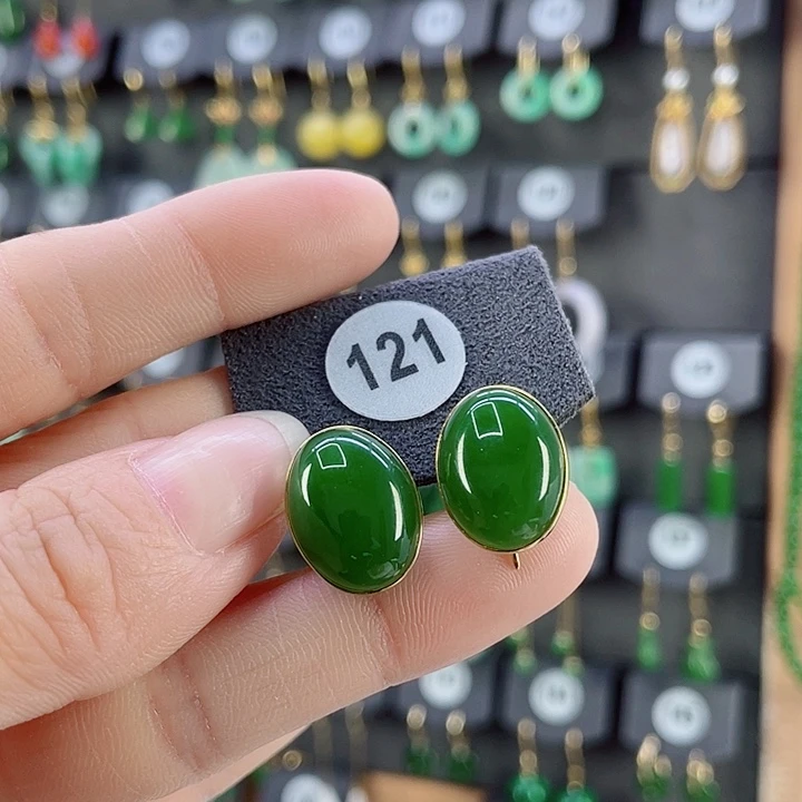 18K金镶嵌和田玉耳饰