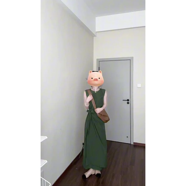 复古高级感绿色系带无袖连衣裙女2025新款夏季收腰设计感气质长裙