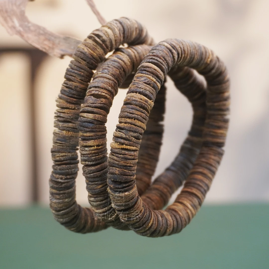 沉香绿棋虫漏沉水片珠 不规则9MM单圈10.5克+ 多样性发一