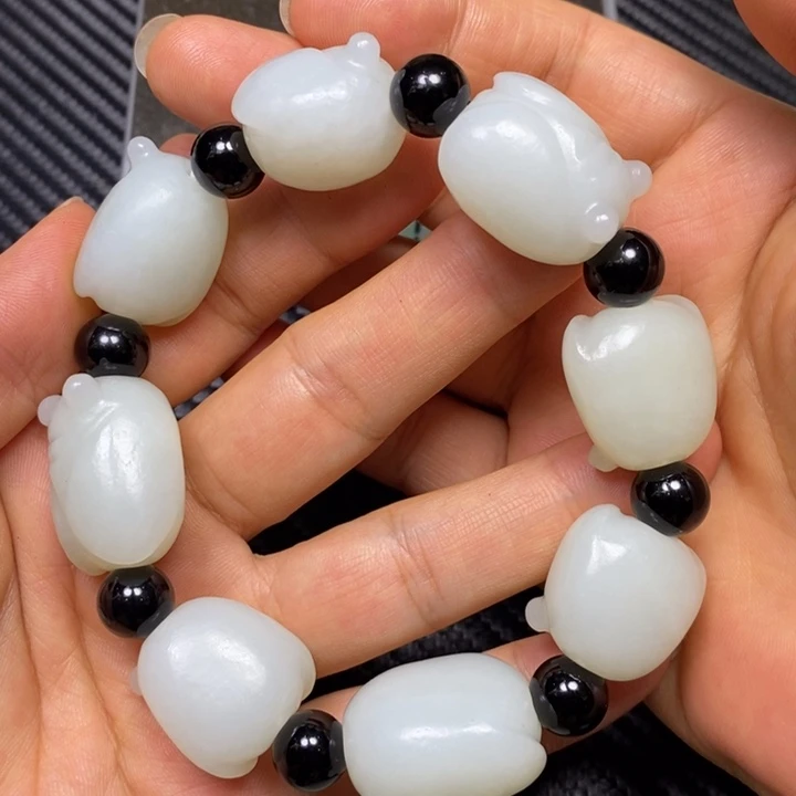 颈饰未镶嵌和田玉圆*