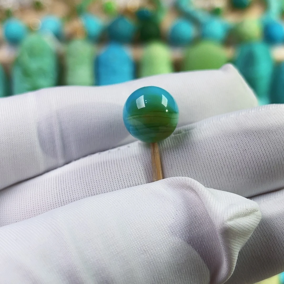 小***子未镶嵌绿松石珠宝奇石