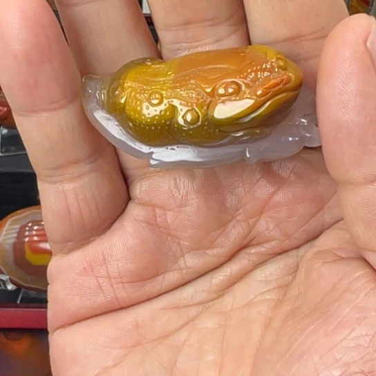 未镶嵌雕刻金蟾挂件玛瑙/玉髓