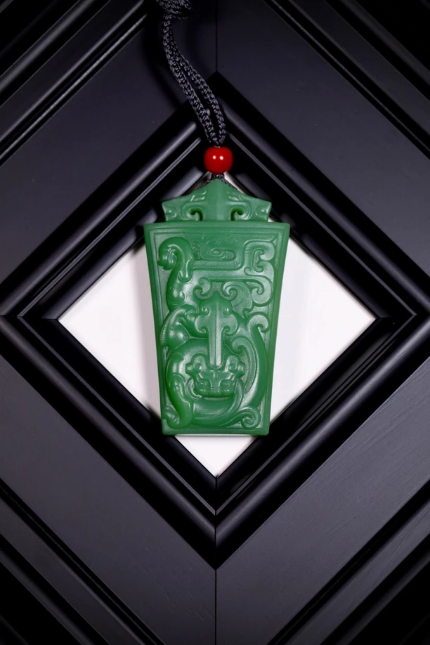 臻品收藏级碧玉螭龙牌