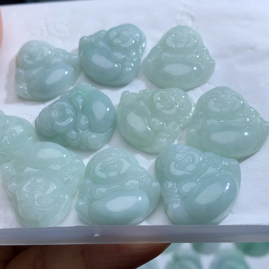 翡翠未镶嵌颈饰多样性发其一对