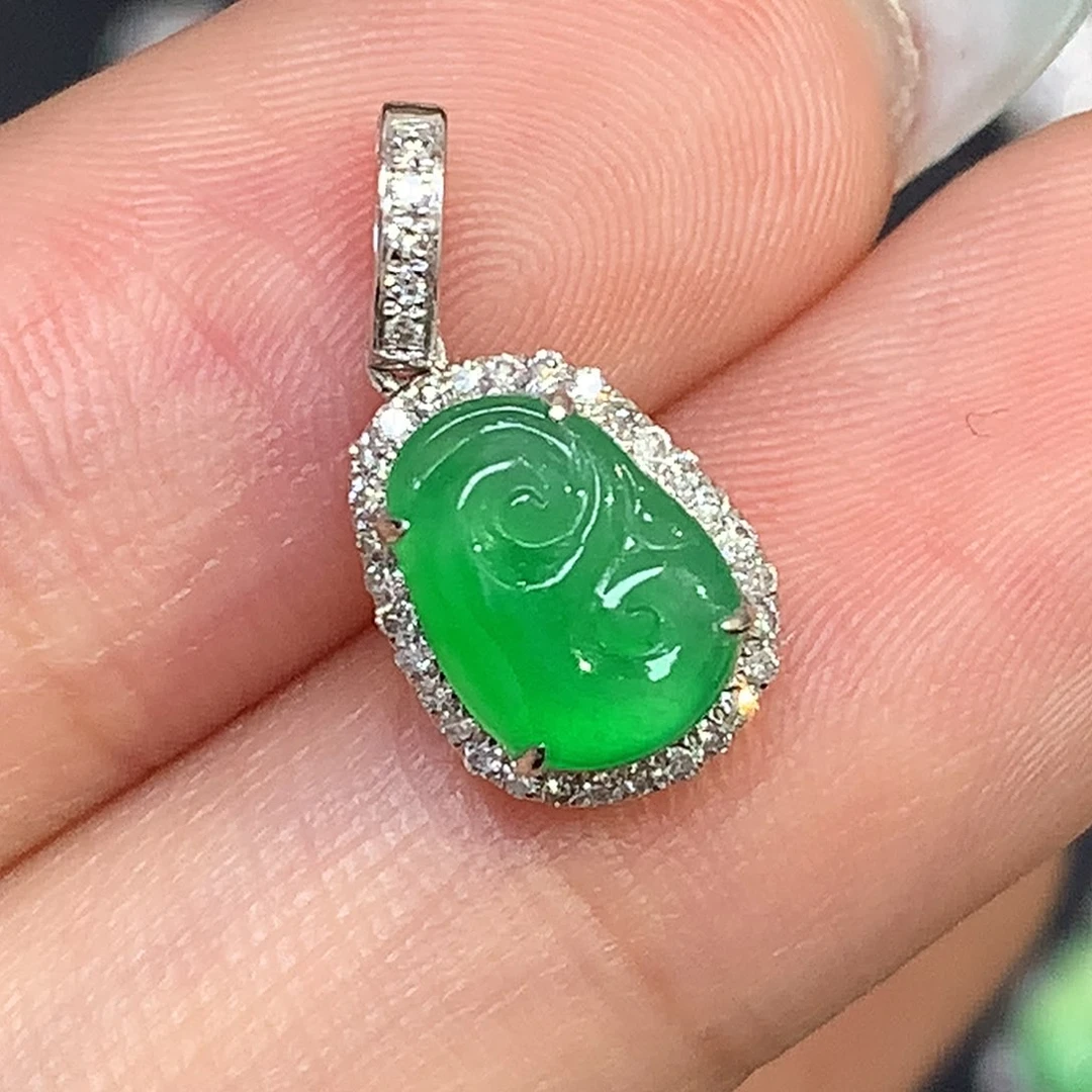 翡翠18K金镶嵌颈饰伟****依如意